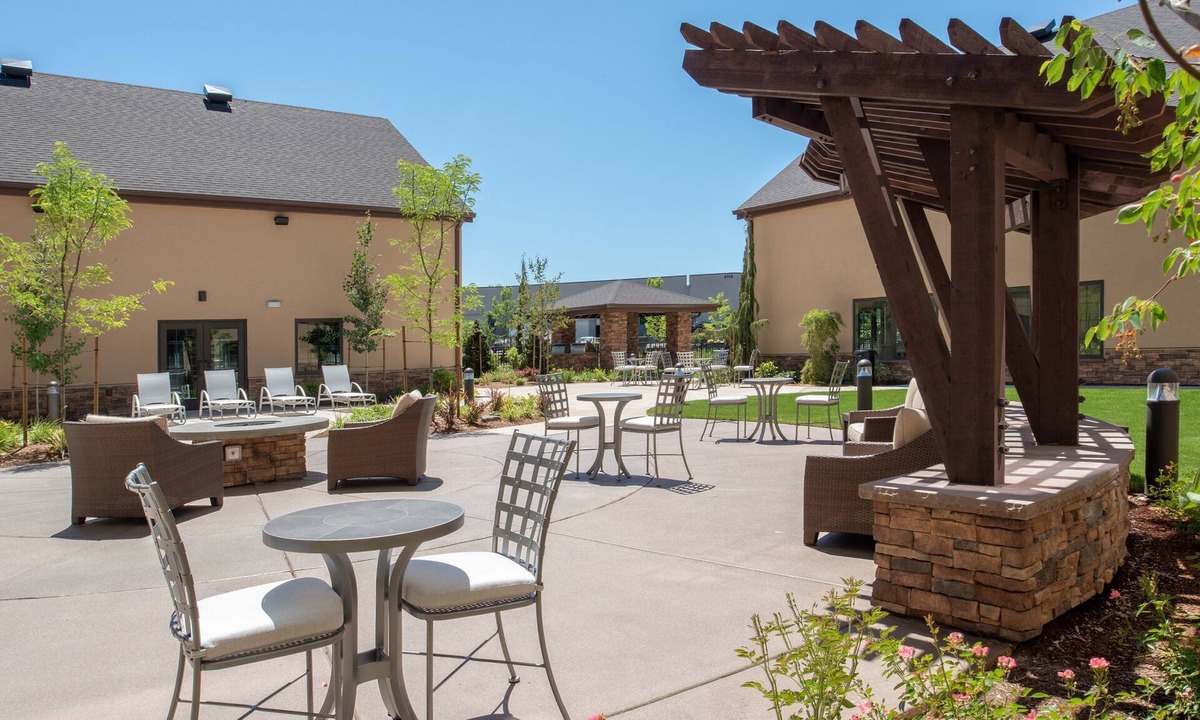 Hillsboro Apartment | 1 Bedroom King Suite w/Full Kitchen + Breakfast