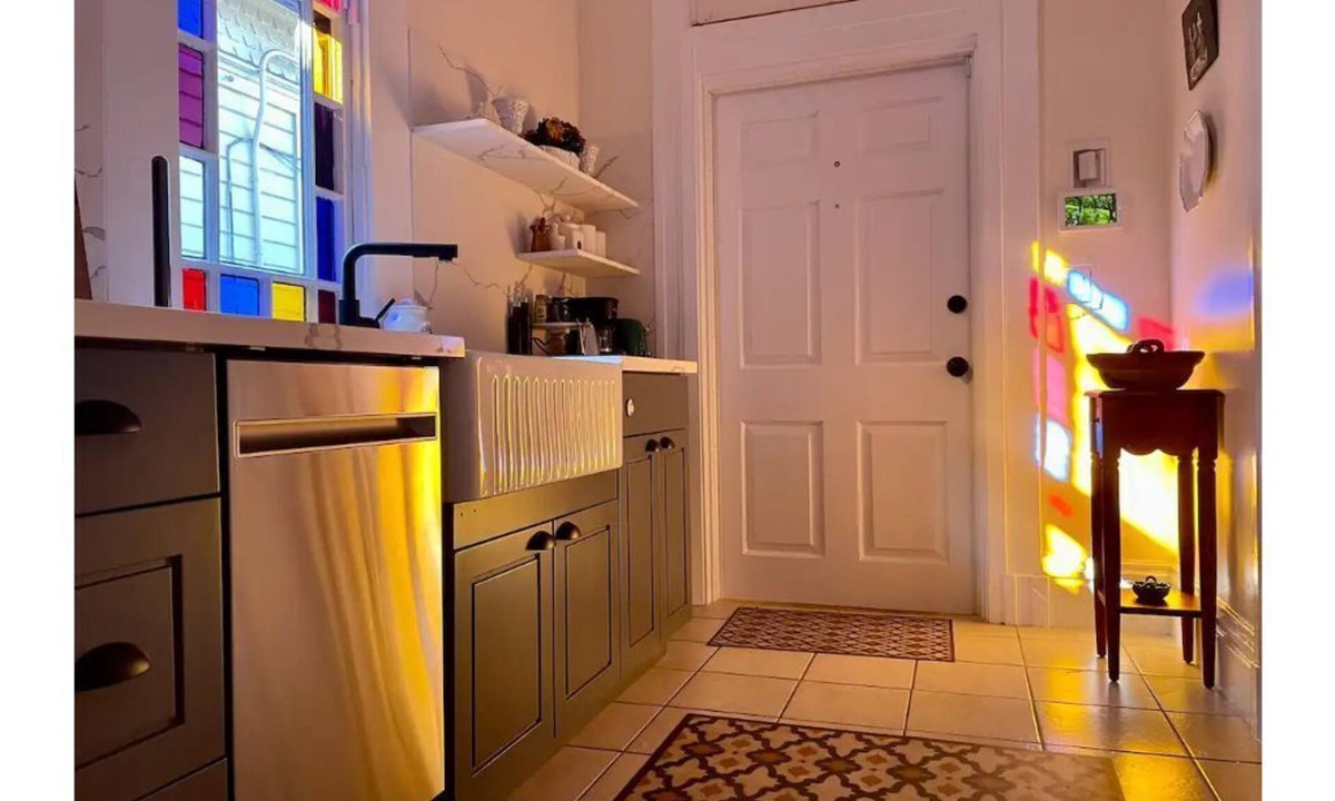 Oakland Apartment | 1-bedroom Victorian flat just 10 minutes drive to San Francisco Bay. Parking.