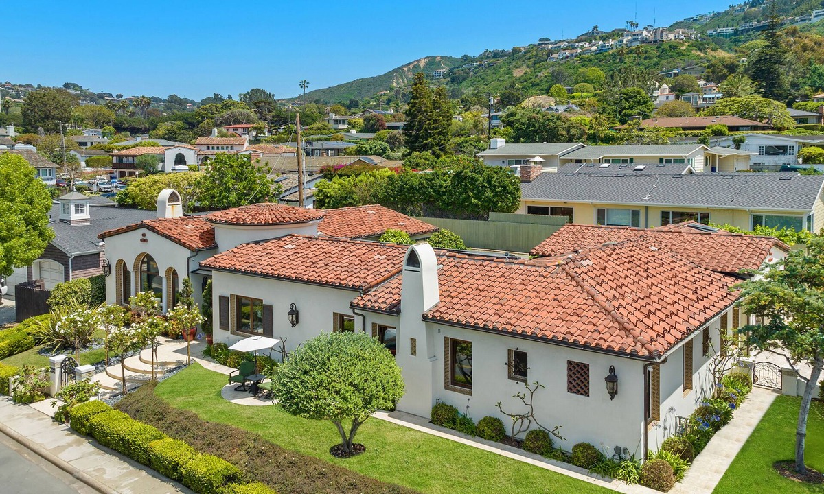 La Jolla Shores House | 1 Block to Shores Beach Air Cond 4Bedroom HotTub Steam&Sauna walk to restaurants
