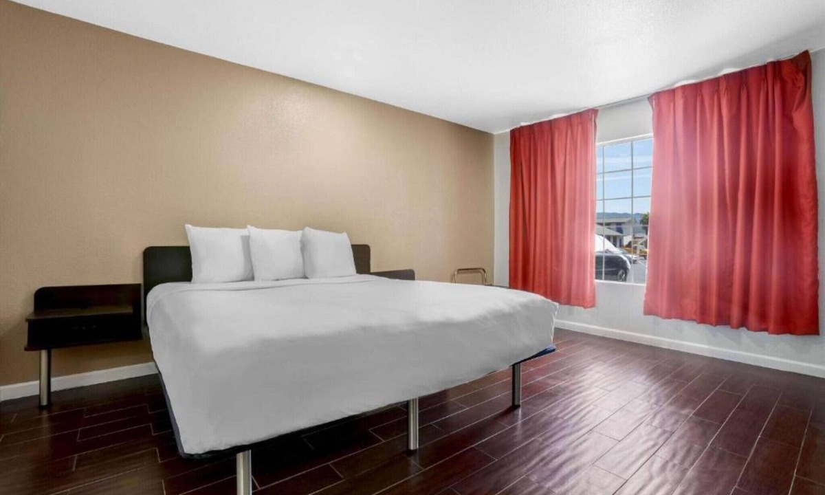 Ukiah Apartment | 1 King Bed|Nsmk|Micfridge|Sofa-Bed