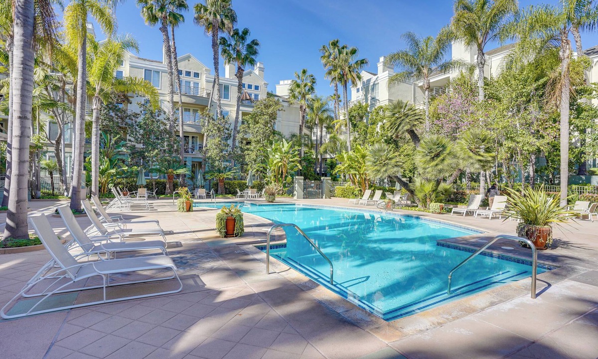Airport Area Condo | < 1 Mi to Airport: Luxury Condo in Irvine!