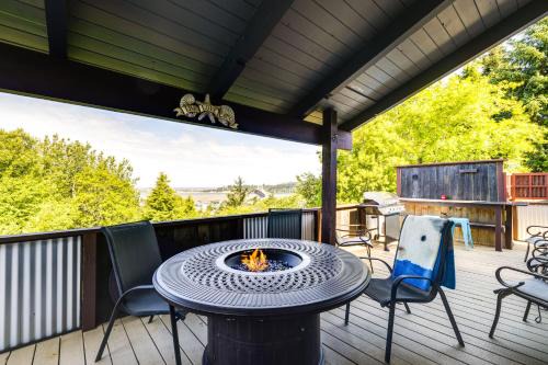 Waldport House | < 1 Mi to Port of Alsea: Inviting Gem w/Views!