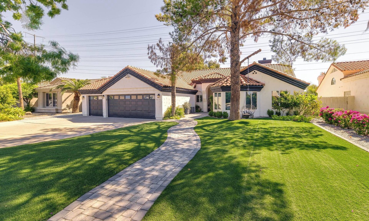 Val Vista Lakes House | 1 Mi to Water Ranch! Family Retreat w/Resort Pool