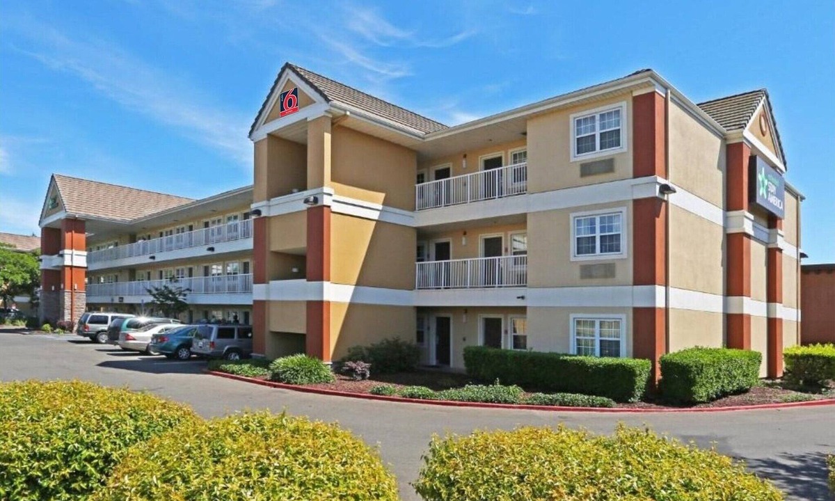 South Natomas Apartment | 1 Queen Bed | Non-Smoking, Kitchen