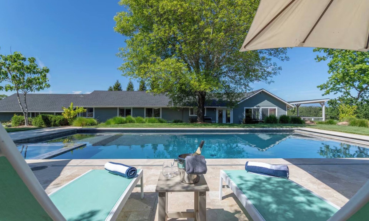 Windsor House | 10 min to Healdsburg - Modern Farmhouse with Pool, Spa & Views