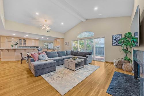 Cupertino Villa | 10481 Quiet Cozy 3B 3BA in a Prime Location in Cupertino