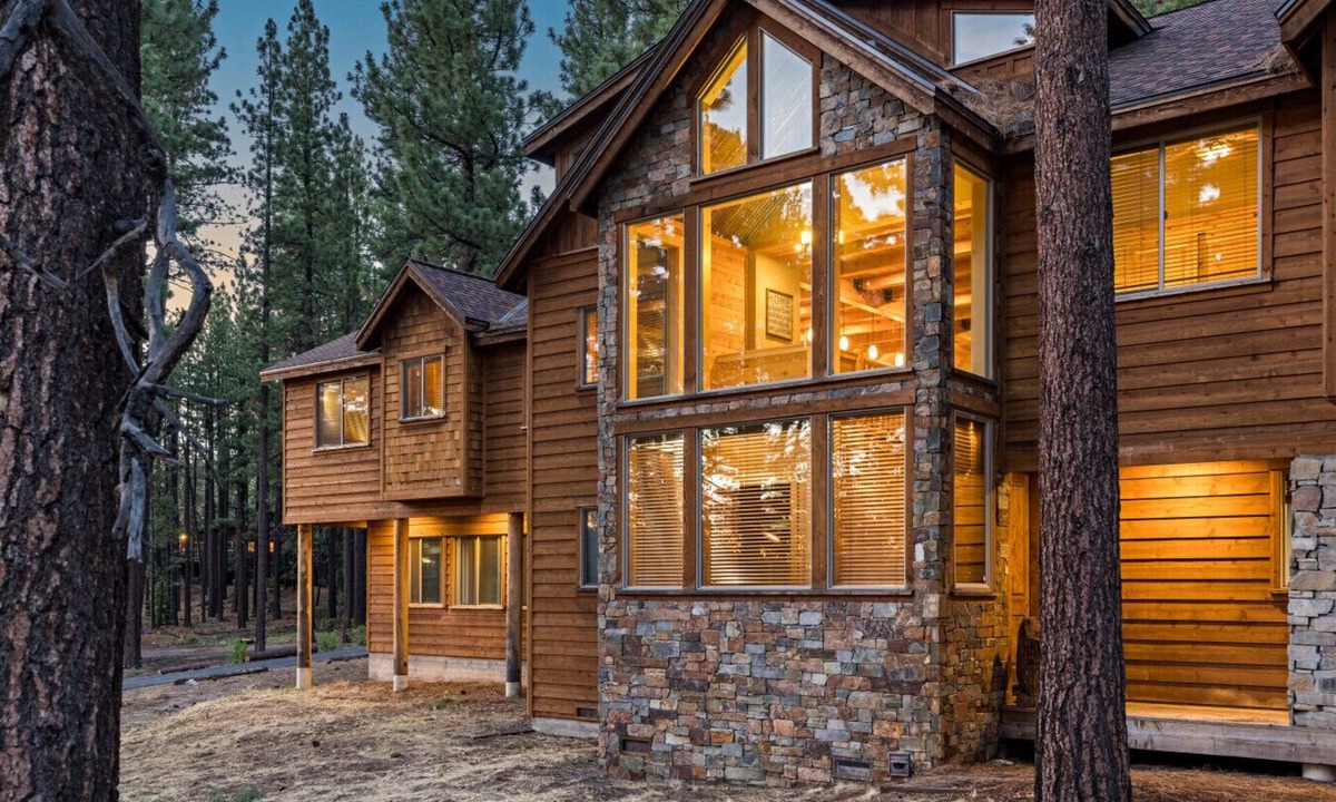 South Lake Tahoe House | 10BR Mansion · Indoor Pool · Theater · Sauna · Walk to Heavenly