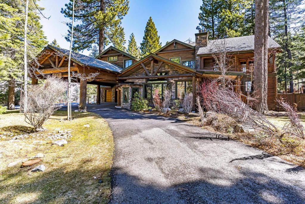 Incline Village House | 1138 Lakeshore - One-of-a-kind Lakeshore Boulevard log cabin