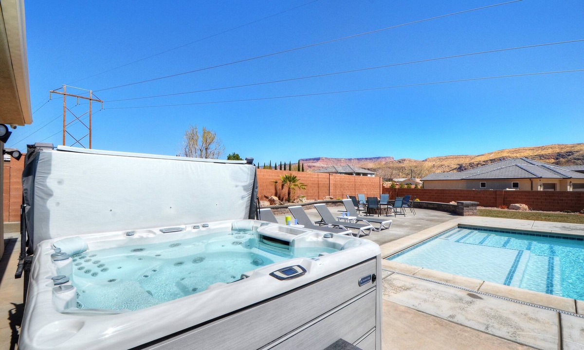 La Verkin House | 155 La Verkin |Private Hot Tub and Pool, Spacious yard, and Close to Zion National Park