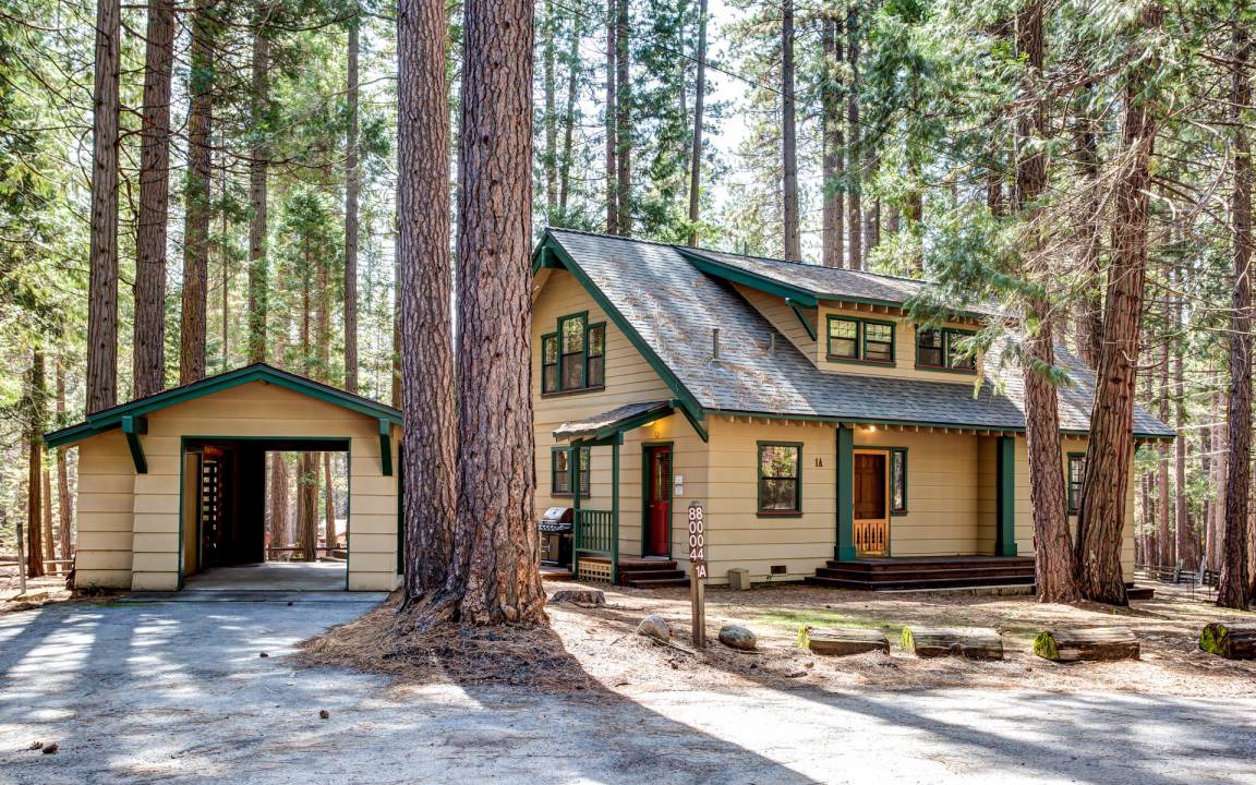 North Wawona Cabin | 155 m² Cabin ∙ 3 bedrooms ∙ 10 guests