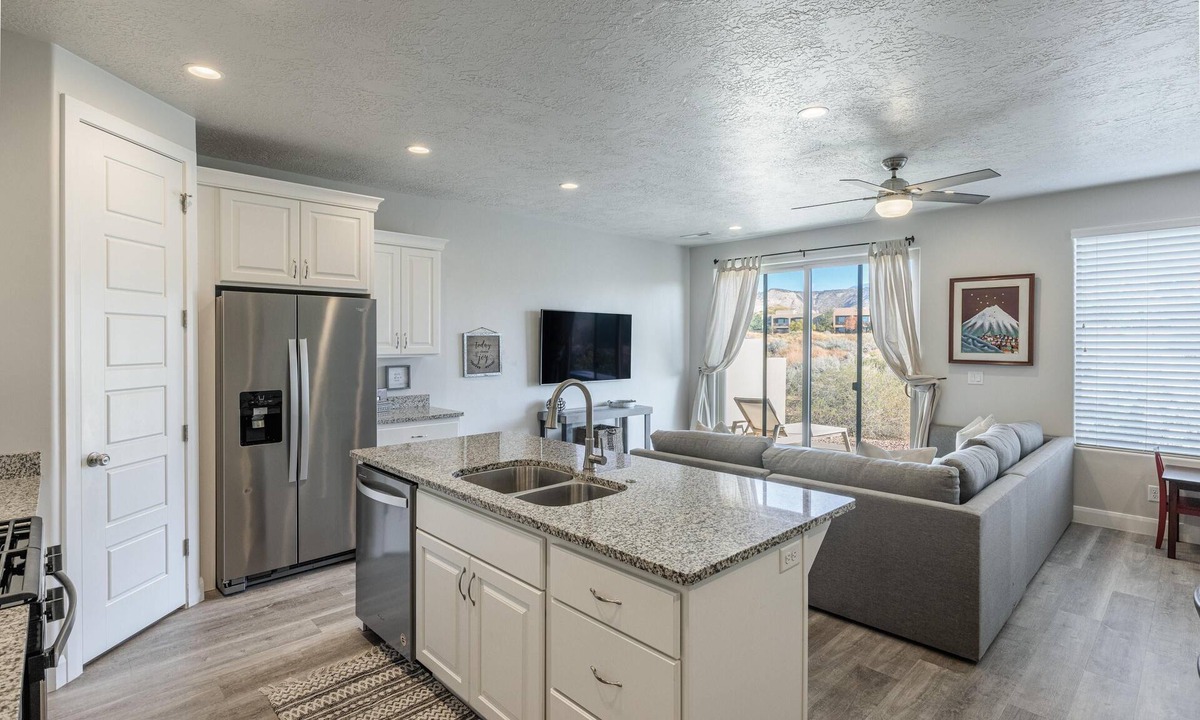 St. George Condo | 18 Holes and A Hot Tub