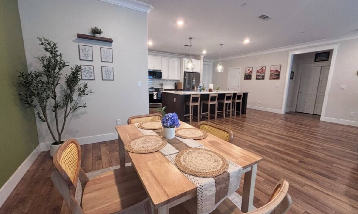 Visalia House | 1bd House near Sequoias & local amenities