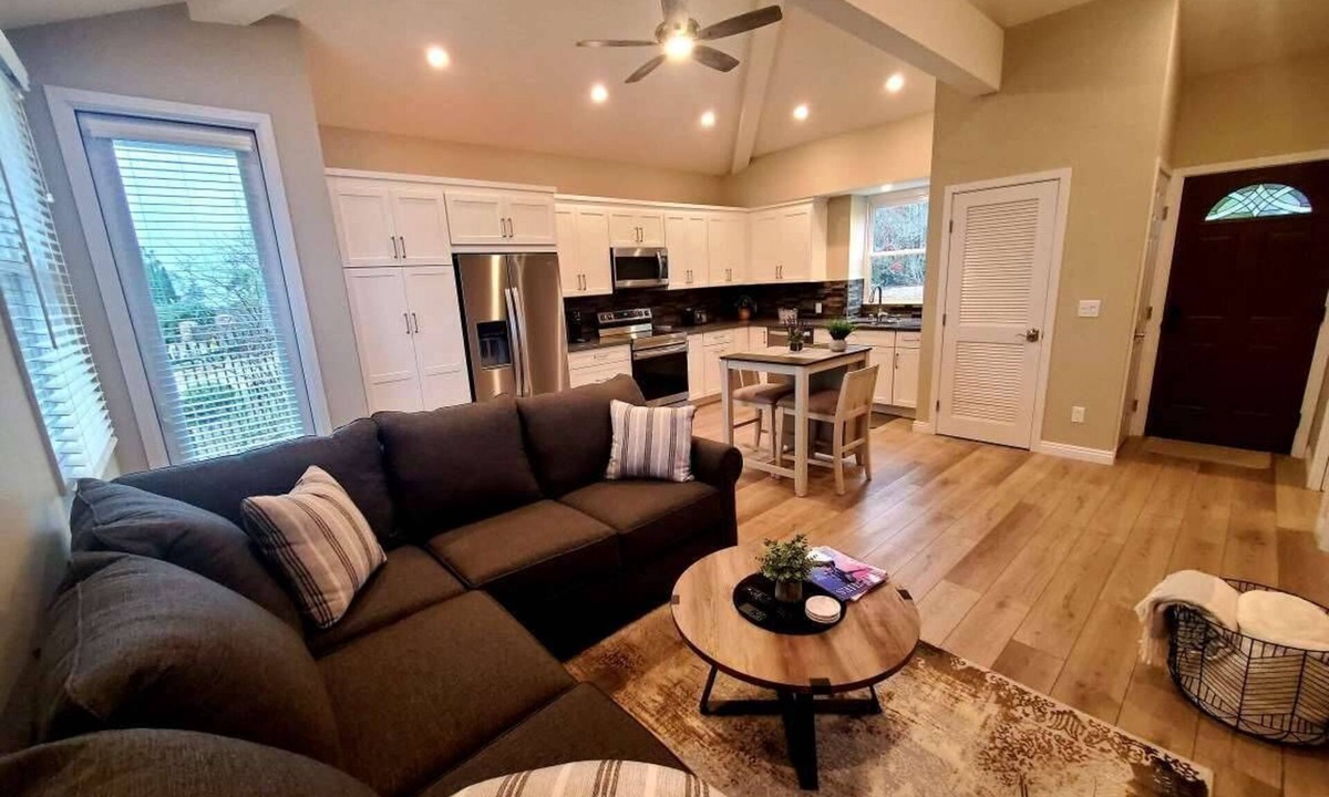 Carlsbad House | 1br - 700ft2 - Cozy Brand New Casita Home, La Costa. Utilities Included