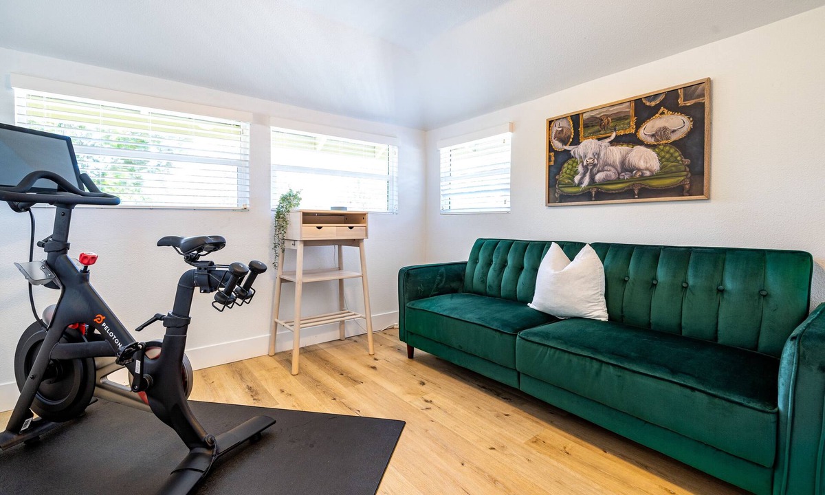 North Oak Park Apartment | 1BR Near UC Med - Peloton - Craftsman