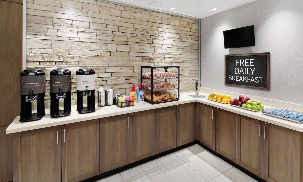 Irvine Business Complex Apartment | 1BR Suite w/Views | Full Kitchen & Free Breakfast