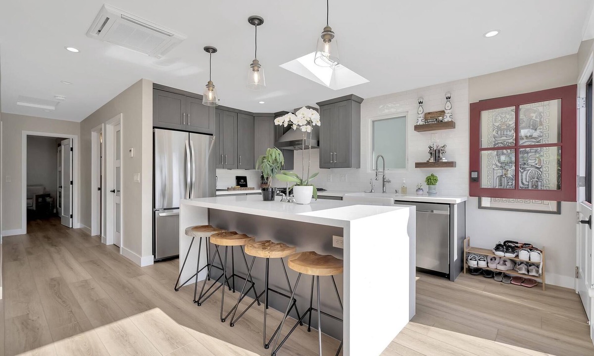 Corona del Mar House | 2-bedroom 2 bath vacation home walking distance to Fashion Island