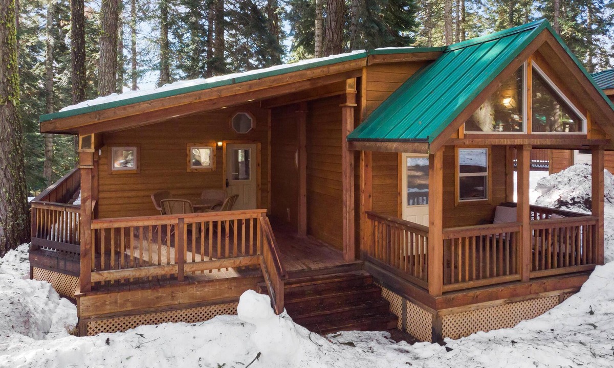 Ashland Cabin | 2 bedroom cabin, huge deck, lodge-style furnishings.