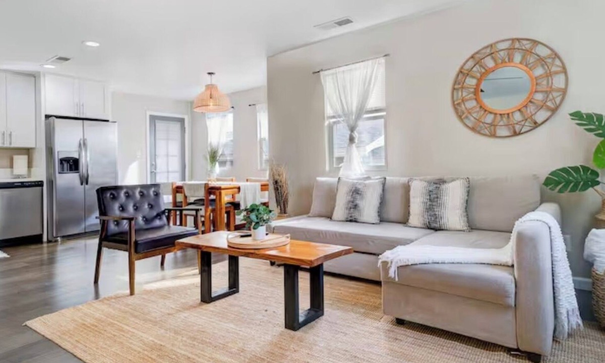City Heights House | 2-bedroom house in Beautiful San Diego with WiFi, AC