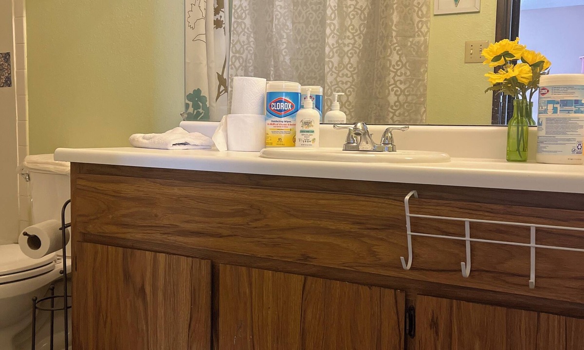 Reno/Tahoe Airport Apartment | 2 comfort bedroom with private bath & kitchen by Reno airport ,close ski & hike