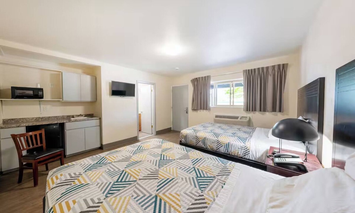 Hollywood District Hotel | 2 Convenient Units Near International Rose Test Garden