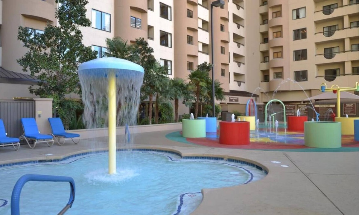 Las Vegas House | 2 Great Spaces w/Kitchen Right on the Strip! Near High Roller