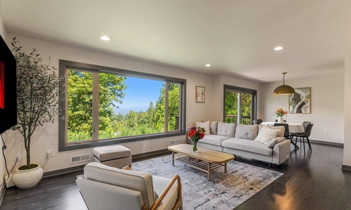 Portland Heights House | 2 King Suites Mountain Views Near Rose Garden