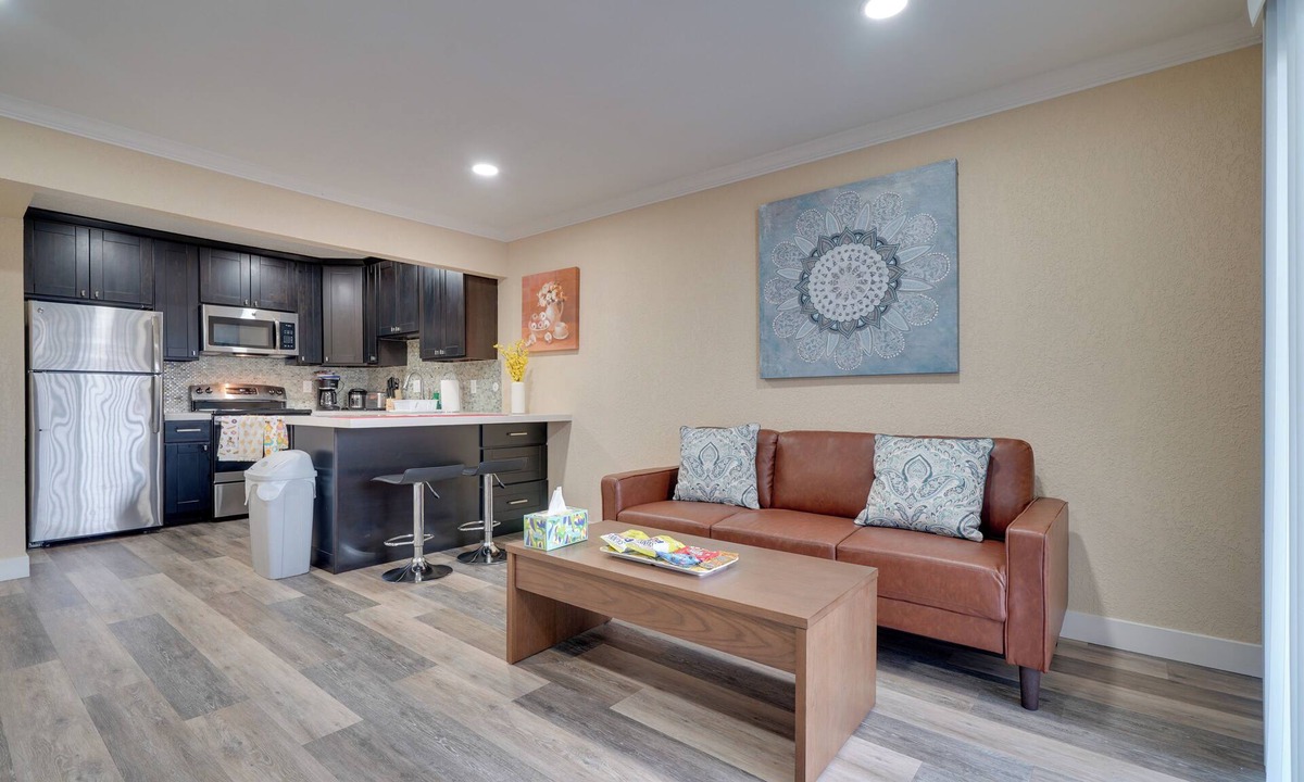 Pleasanton Condo | 2 Mi to Dtwn Pleasanton Condo w/Pool Access