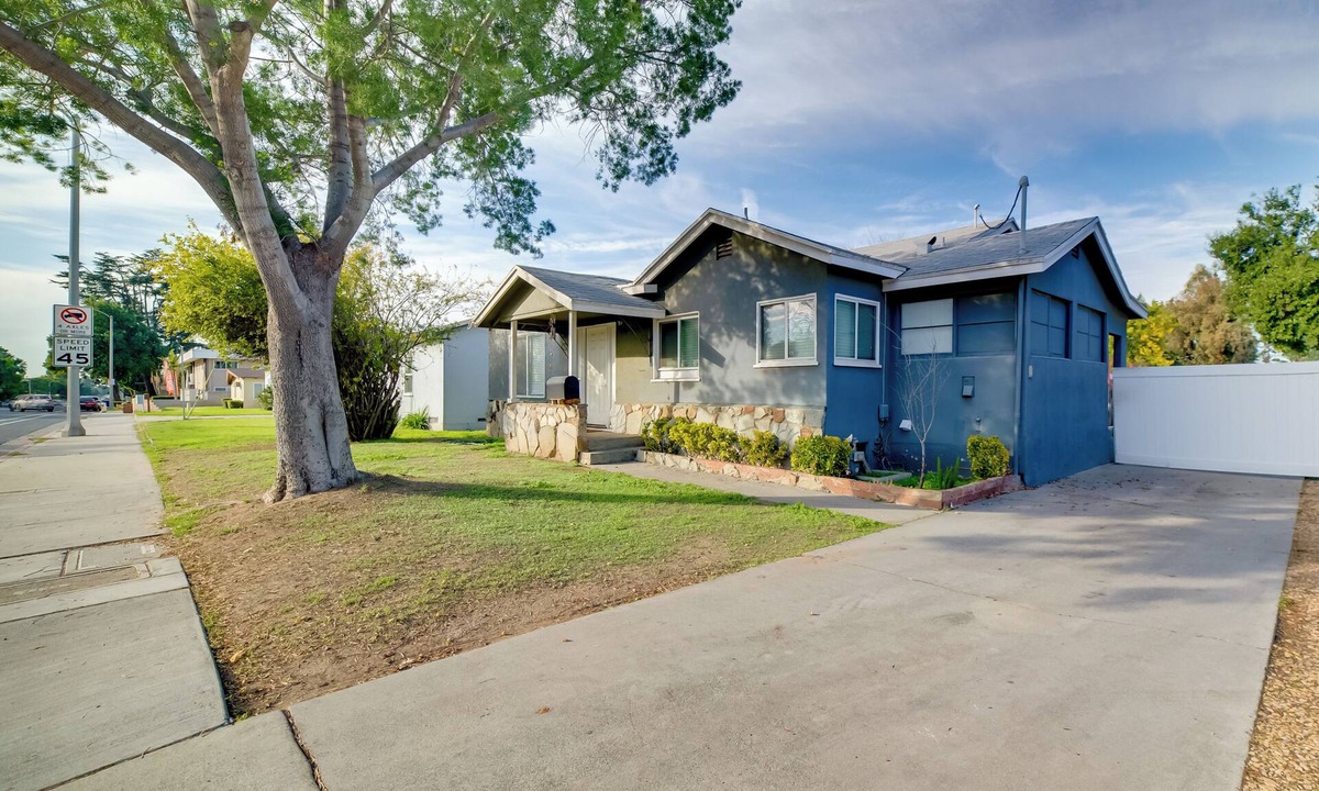 Riverside Apartment | 2 Mi to Dtwn Riverside & Hospital! Family Retreat