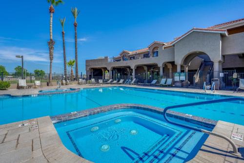 East Mesa House | 2 Patios & Fairway Views! Mesa Golf Resort Escape