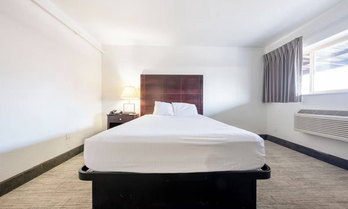 Hollywood District Hotel | 2 Practical Portland Rooms Close to Great Local Dining