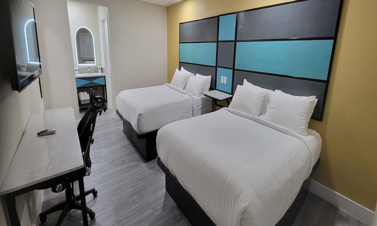 Victorville Apartment | 2 Queen Bed | Smoking
