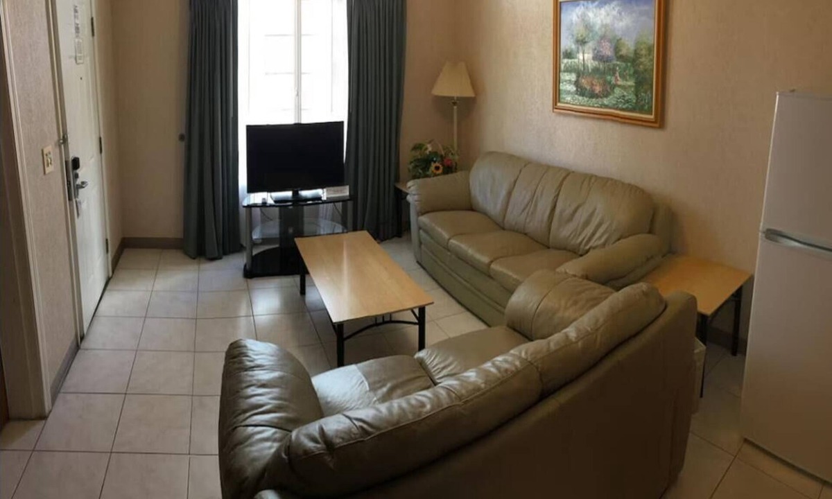 Fresno Hotel | 2 Queen Bed Suite Room