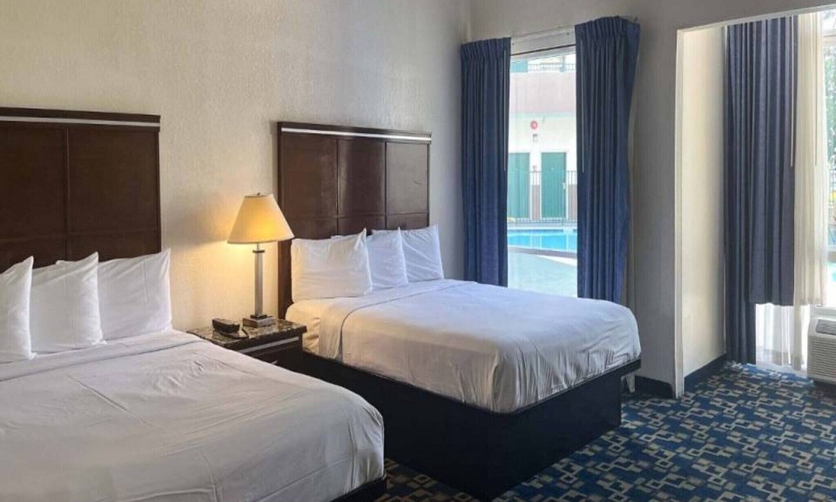 Townsite Apartment | 2 Queen Beds|Nsmk|Micfridge