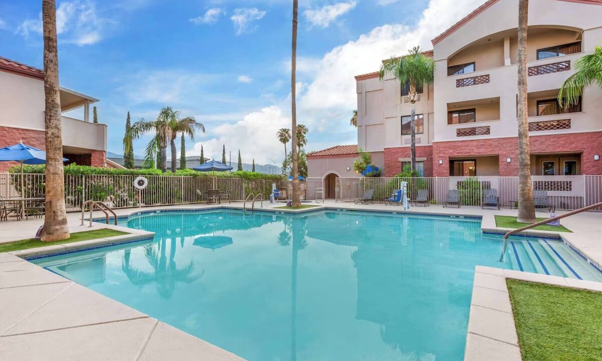 Palo Verde Hotel | 2 Spacious Suites w/Free Parking, Mini Golf & Pool Access l Ideal for Families