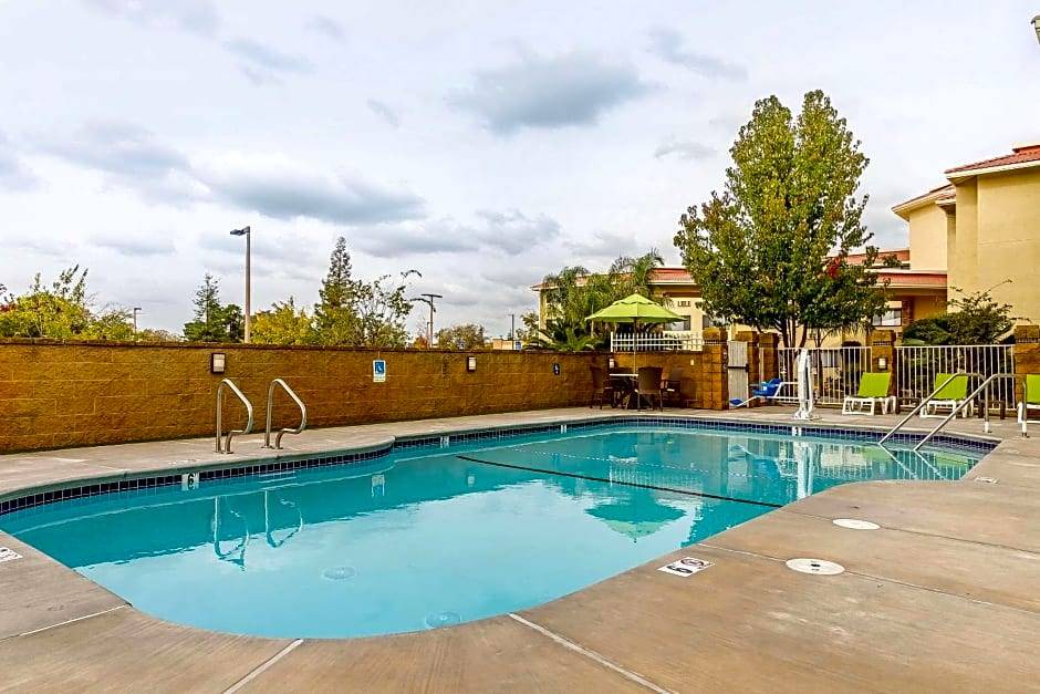 Rocklin Hotel | 2-Star Hotel ∙ Comfort Inn & Suites Rocklin