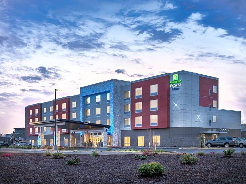 Keizer Hotel | 2-Star Hotel ∙ Holiday Inn Express & Suites Salem North - Keizer, an IHG Hotel