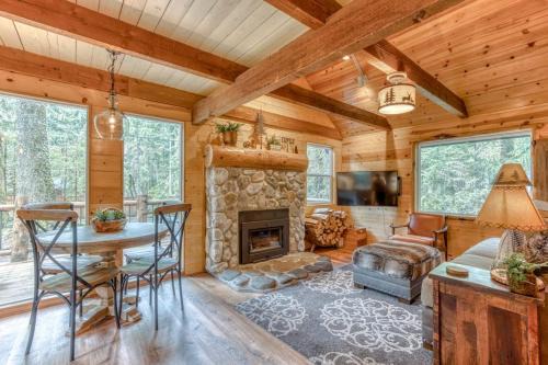 Rhododendron House | 2-story mountain cabin with loft and fireplace deck streaming washer&dryer
