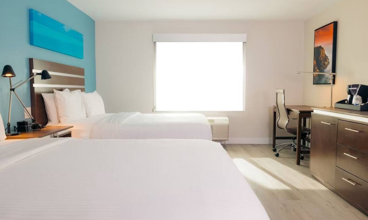 Harbor Hotel | 2 Twin Queen Rooms, The Cove Hotel, Heated Pool, Ready for Family Stay