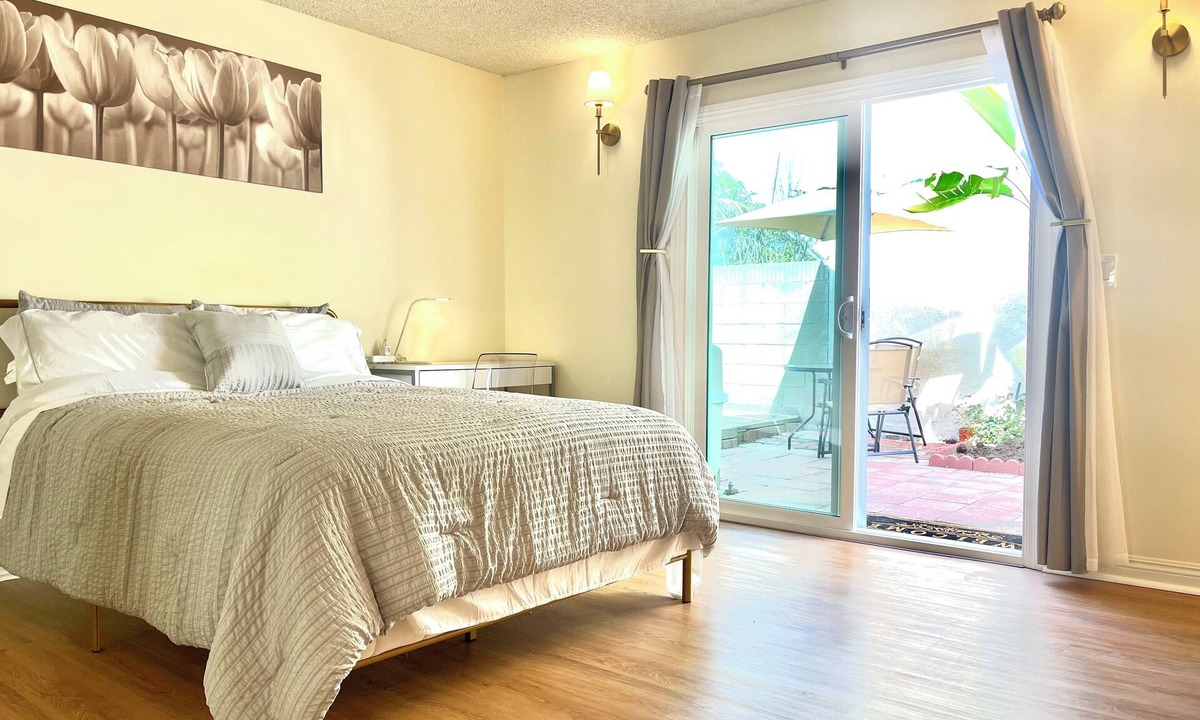 Santa Ana Heights House | 20% off Charming Master bedroom,private access bathroom,patio. Near Disneyland