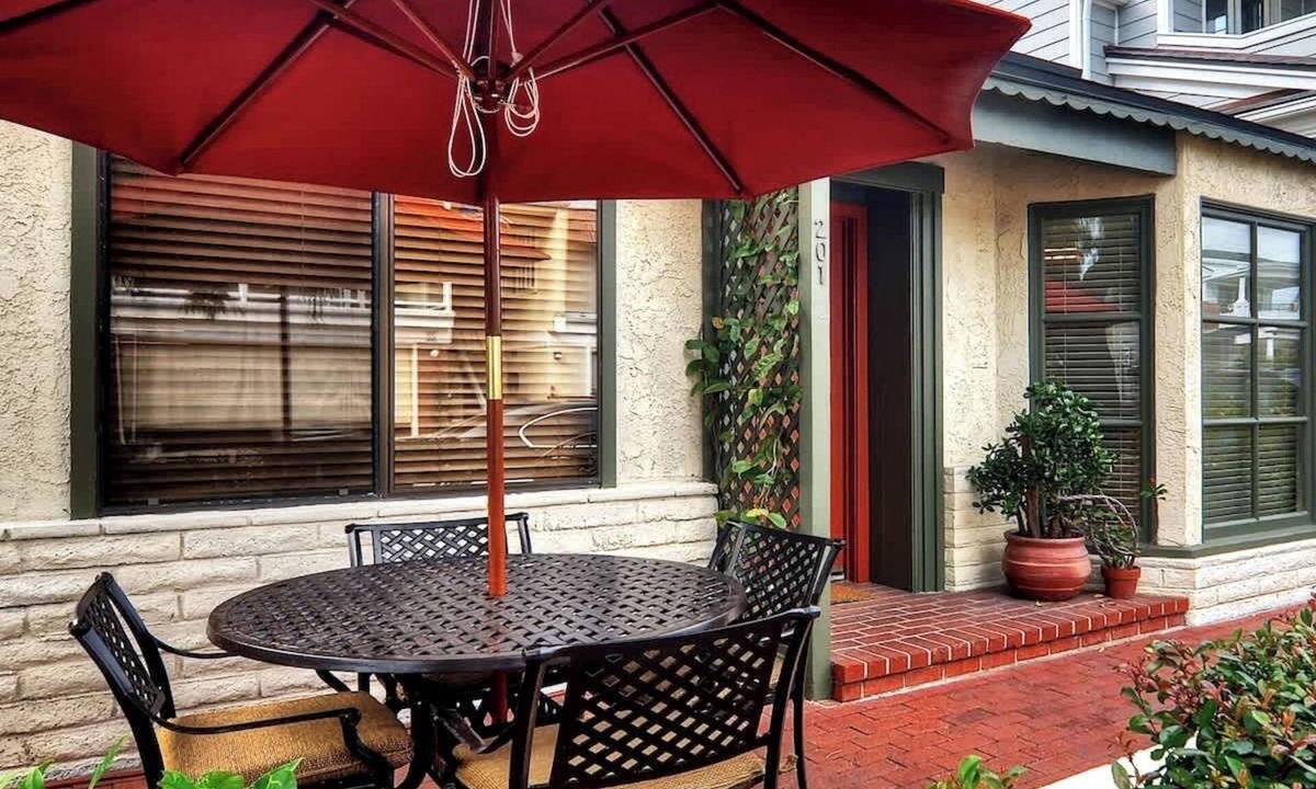 Balboa Island House | 201 Ruby | Affordable Quaint Cottage Balboa Island