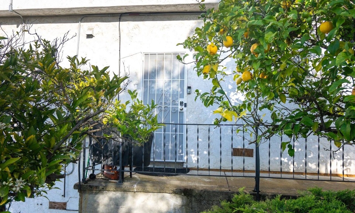 Fairview Apartment | 2BR, Canyon Views WiFi Parking Near CSU & Hospitals, BART & Trails.