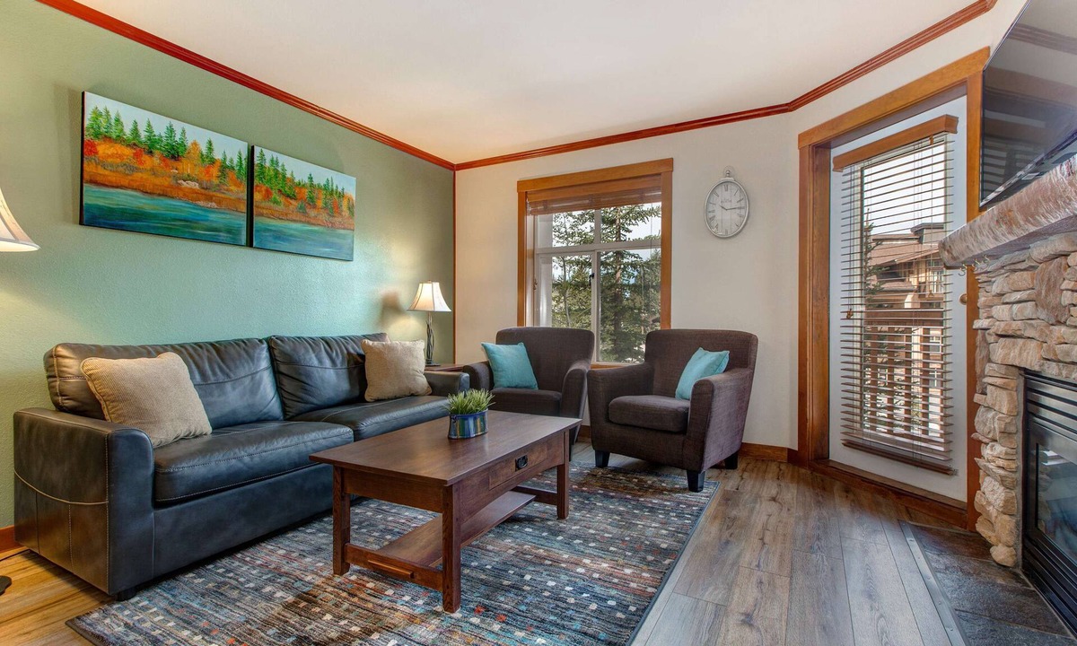 Salt Lake Mountain Resorts Condo | 2nd-floor ski-in/out condo w/balcony, fireplace, shared pool, hot tub, game room