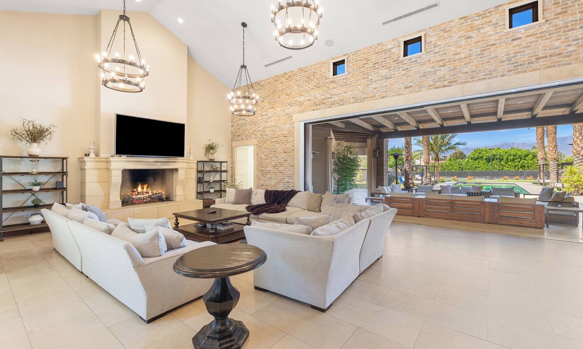 Bermuda Dunes House | 3.5 Acre compound- 2 pools, tennis, pickleball, basketball, sauna & steam + more