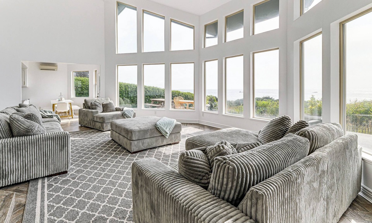 Smith River Cottage | 3-acre Property: Beachfront Home in Smith River!