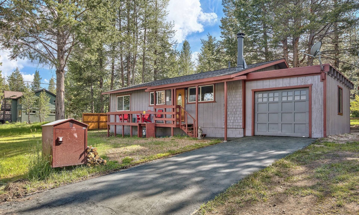 Mountain View Estates House | 3 Bed/2 Bath near Lake, Beaches & Heavenly. Across from State park.