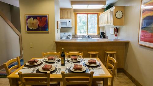 Truckee Apartment | 3 Bedroom 2 Bathroom Mountain Condo