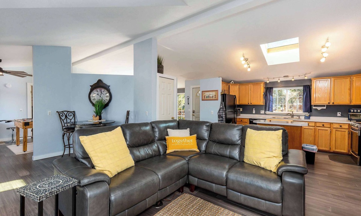 Deschutes River Woods House | 3 Bedroom Bend Getaway W/Hot Tub & Games
