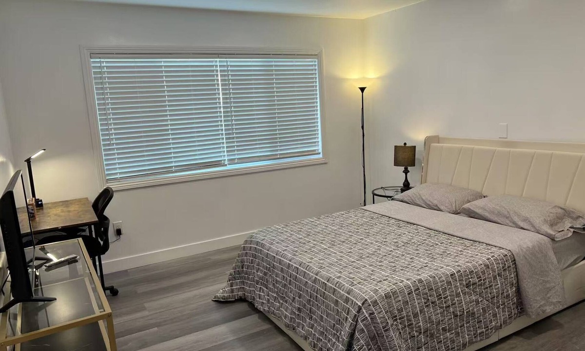 Baldwin Park House | 3-bedroom bungalow in fantastic Baldwin Park with WiFi, AC