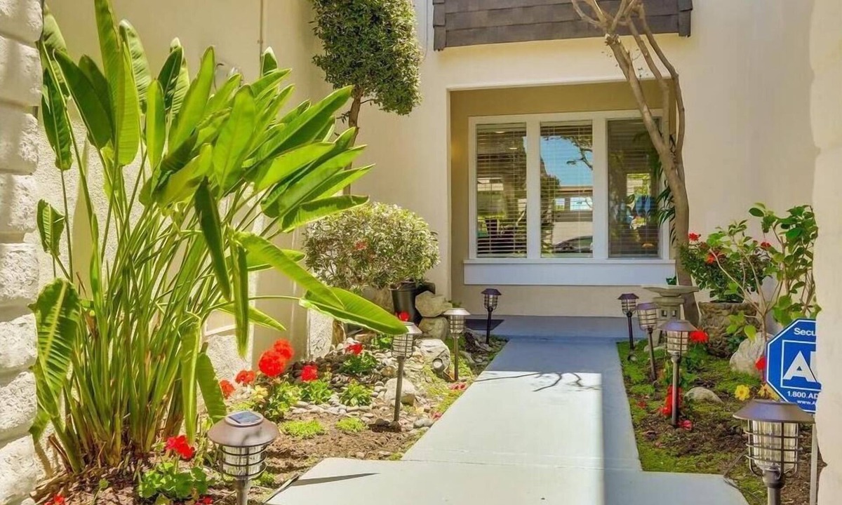 University Park House | 3-bedroom house in gorgeous Irvine with cool AC breeze