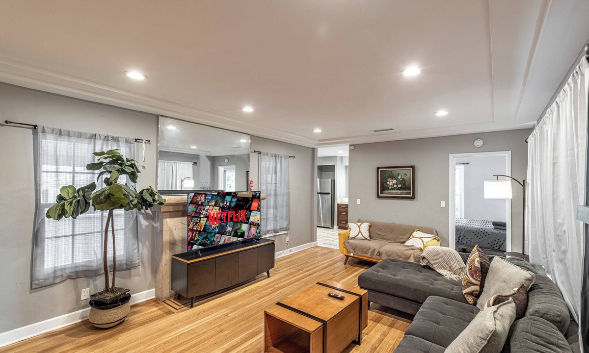 South San Gabriel House | 3-bedroom house in marvelous Rosemead with cool AC breeze